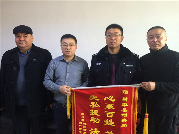 唐朗军律师赴新疆提供法律援助 绵竹籍农民工成功讨薪120万元