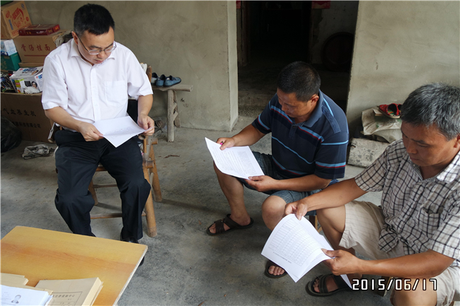 君唐律师上门为受援农民工提供帮助
